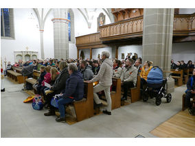 Sankt Martin Laternenumzug durch die Stadt (Foto: Karl-Franz Thiede)